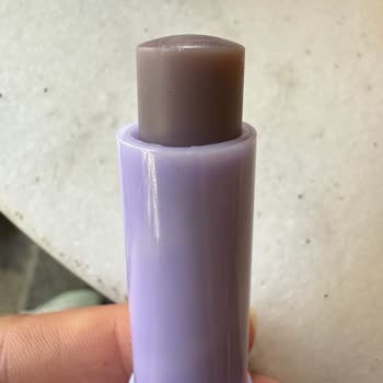 Migros Böğürtlenli Lip Balm Plastik Kokuyor Ve Kullanılmıyor