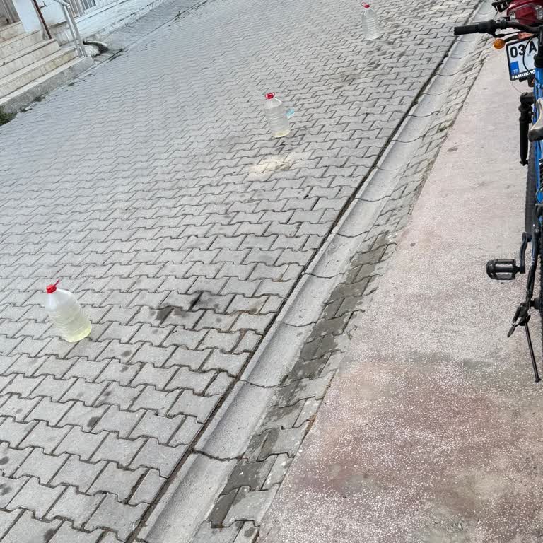 Sandıklı'da Kasis Ve Kaldırım Sorunları Yaşamı Zorlaştırıyor