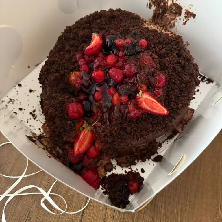 Yemeksepeti Sipariş Edilen Yaş Pasta Dağılmış Halde Teslim Edildi