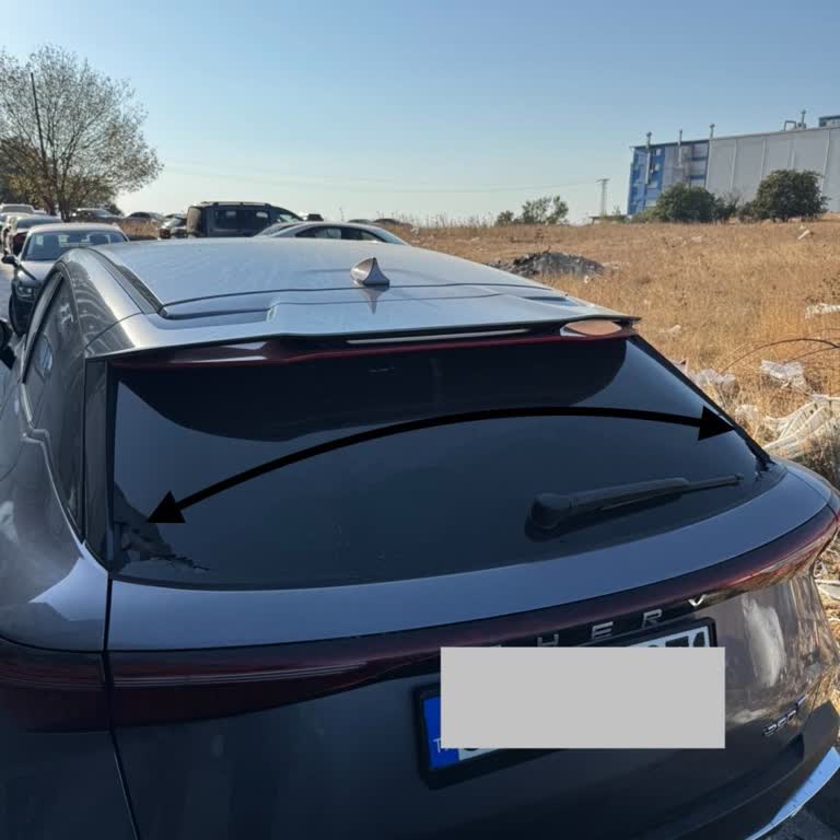 Chery Omada 5 Bagaj Camı Park Halindeyken Kendiliğinden Kırıldı