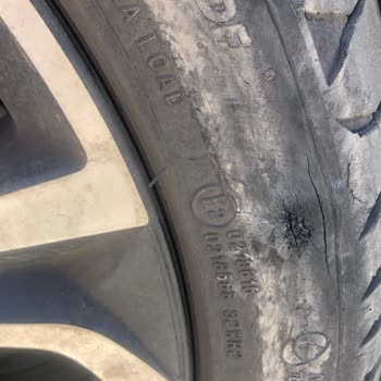 Opel Corsa, neumáticos Michelin, grietas y desgarros prematuros en mi vehículo nuevo