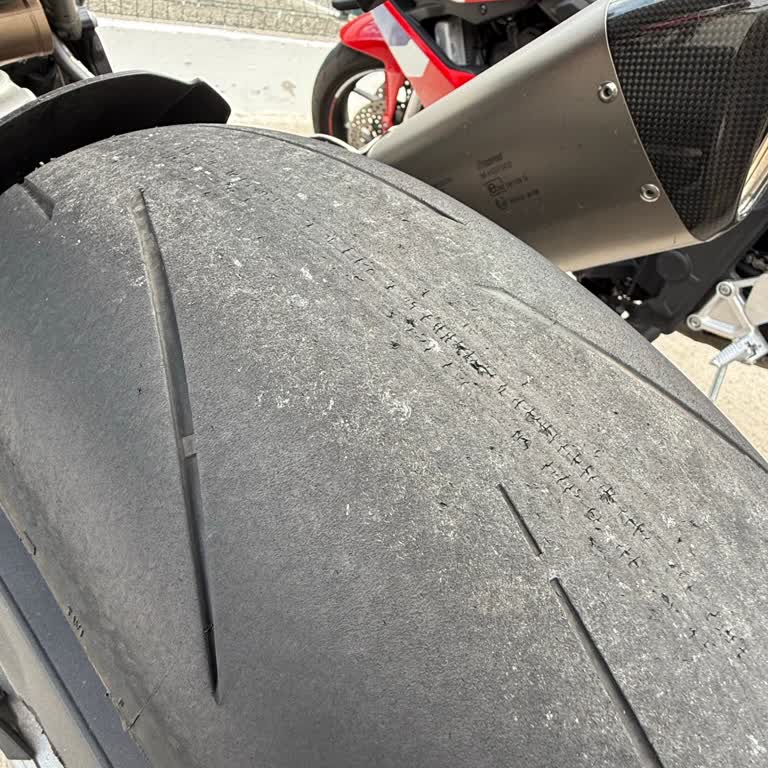 BMW S1000RR Fabrika Çıkışlı Lastik Seçimi Kullanıcıyı Mağdur Ediyor