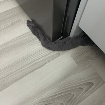 Beko Buzdolabı Sürekli Su Akıtıyor Ve Çekmece Rayları Kısa Sürede Kırıldı