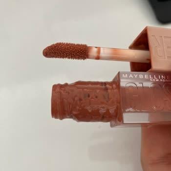 Maybelline Lifter Gloss Leaks Constantly and Wastes Product