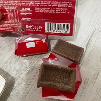 Bayat Ve Pütürcüklerle Dolu Çikolata Tüketilemez Halde Çıktı