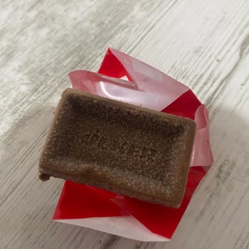 Bayat Ve Pütürcüklerle Dolu Çikolata Tüketilemez Halde Çıktı