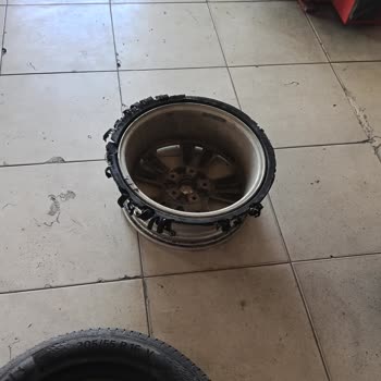 Mi neumático Continental Ultra Contact se pinchó a los 5.000 km, garantía rechazada
