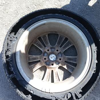 Mi neumático Continental Ultra Contact se pinchó a los 5.000 km, garantía rechazada