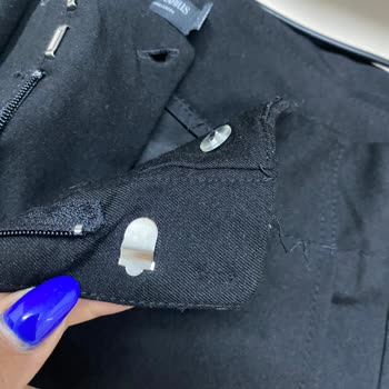Stradivarius Pantolonun Düğmesi İlk Yıkamada Düştü, Mağaza Sorumluluk Almıyor