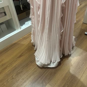 Yanlış Beden, Kirli Ve Eksik Teslim Edilen Elbise İle Nişan Öncesi Mağduriyet