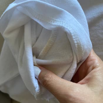 Rexona Roll-on Tişörtlerimde Kalıcı Lekeler Oluşturdu