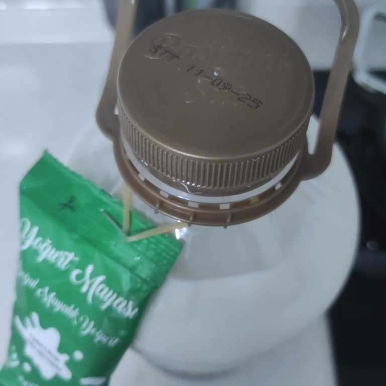 Süt Ana Jersey Şişe Sütte Kaymakta Yabancı Yağ Şüphesi Ve Tuhaf Koku