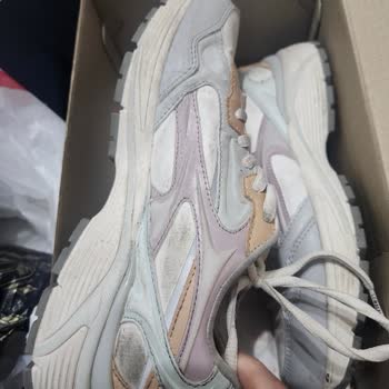 Aldığım Ayakkabıda Leke Sorunu Ve Yetersiz Destek