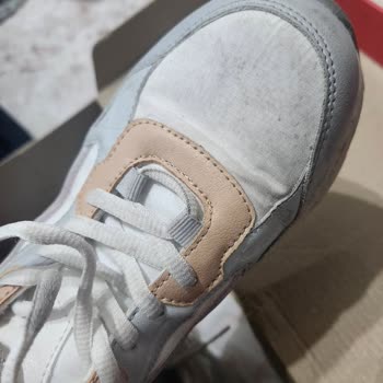 Aldığım Ayakkabıda Leke Sorunu Ve Yetersiz Destek