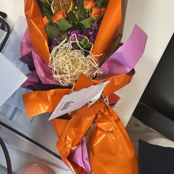 Sipariş Edilen Çiçek Aranjmanı Beklenenden Çok Farklı Ve Özensiz Geldi