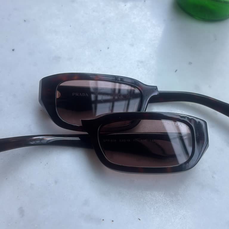 Prada Gözlükte Fabrikasyon Hata: Garanti Kapsamında Değişim Talebi