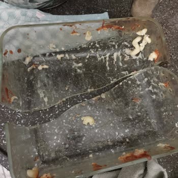 Fırında Üçüncü Kullanımda Borcam Ortadan Çatladı Mağdur Oldum