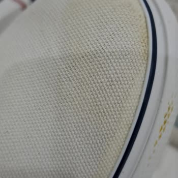 Beyaz Ayakkabıda Leke Problemi Ve İade Talebi