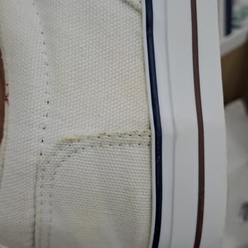 Beyaz Ayakkabıda Leke Problemi Ve İade Talebi