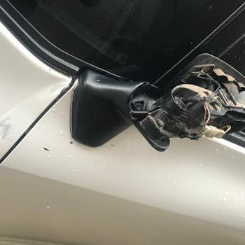 Kasko Kapsamında Orijinal Ayna Sorunu Ve Sürekli Servis Mağduriyeti