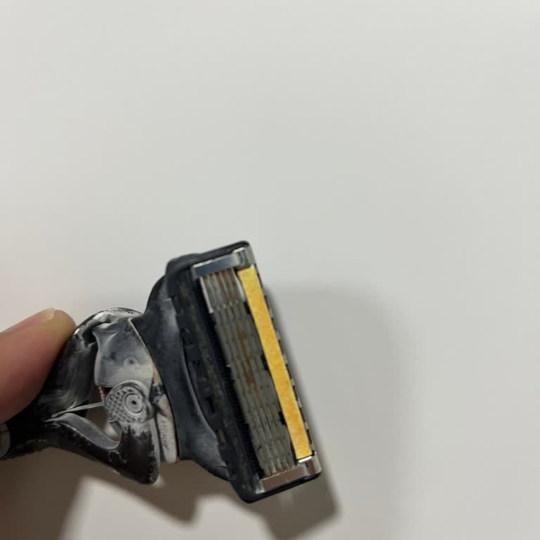 Gillette Mach 5 Tıraş Bıçaklarında Sürekli Paslanma Sorunu Yaşıyorum