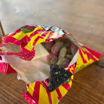 Satın Alınan Jelibonun İçinden Plastik Parça Çıkması Ve Müşteri Hizmetlerine Ulaşılamaması