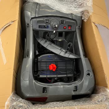 Servise Sağlam Verilen Akülü Araba Parçalanmış Ve Onarılmadan Teslim Edildi