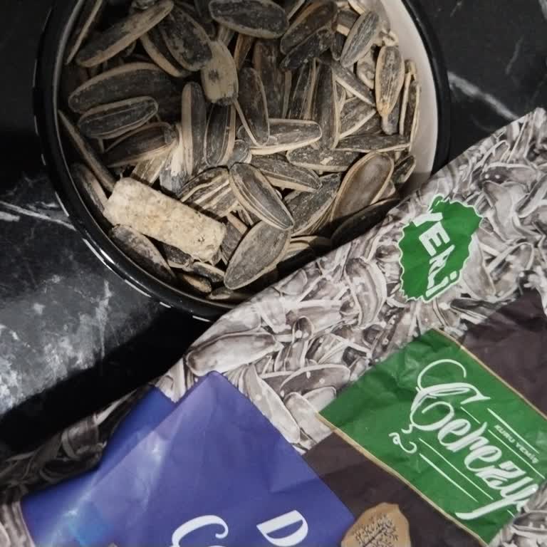 Aldığım Çekirdeğin İçinden Sigara İzmariti Çıktı Sağlık Riski Yaşadım