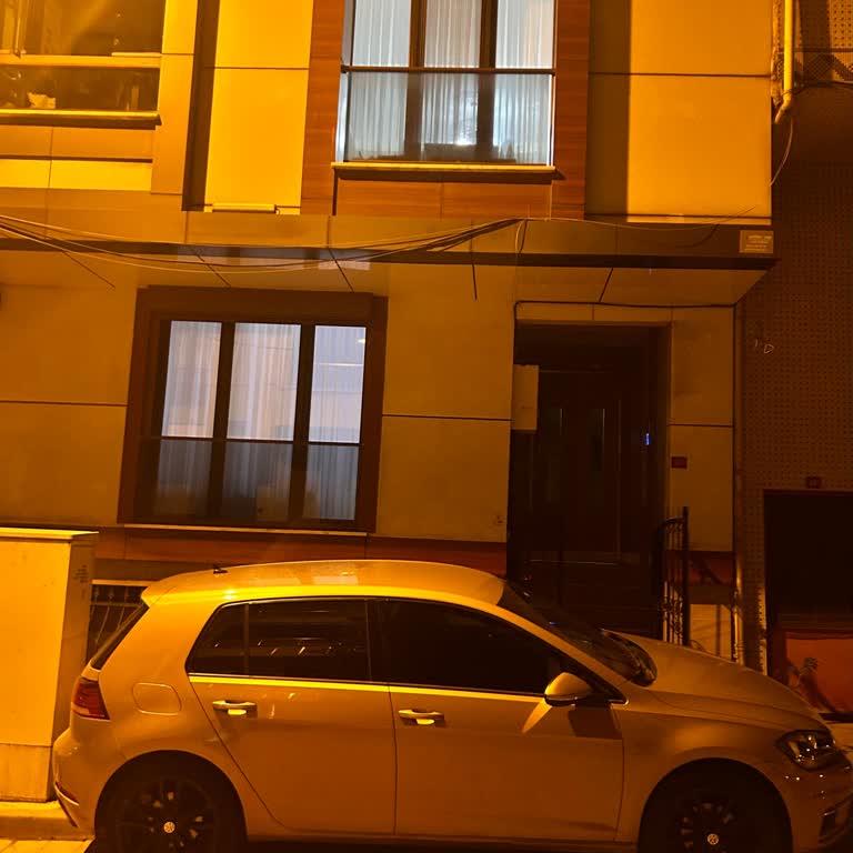 Kaldırıma Park Eden Araçlar Yüzünden Geçiş Sorunu Ve Çözüm Talebi