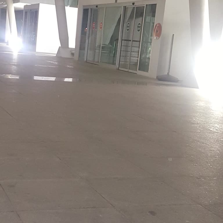 Selçuklu YHT Garı'nda Bekleme Salonunun Gece Kapatılması Yolcuları Mağdur Ediyor