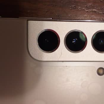 Yeni Alınan Samsung Galaxy S22'de Sürekli Isınma, Batarya Sorunu Ve Servis Sonrası Çizikler