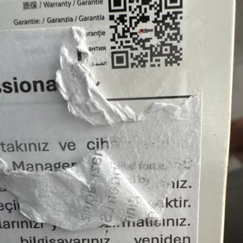 Fiziki Lisans Beklerken Dijital Anahtar Ve Düşük Kapasiteli USB Gönderildi