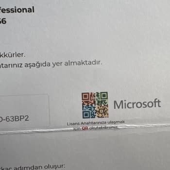 Fiziki Lisans Beklerken Dijital Anahtar Ve Düşük Kapasiteli USB Gönderildi