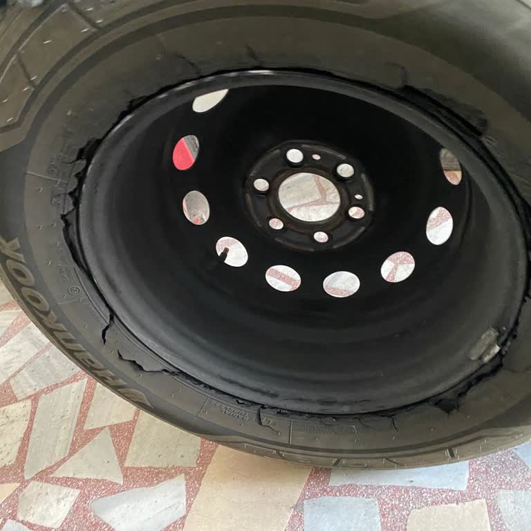 Sıfır Lastikte Kısa Sürede Aşınma Ve Çözüm Sunulmaması