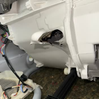 Çamaşır Makinesinde Yangın Riski Ve Yüksek Onarım Ücreti Nedeniyle Mağduriyet