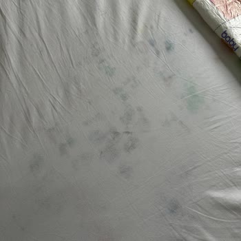 Alt Açma Örtüsünün Görseli Yatağa Geçti, Çarşafımda Leke Oluştu