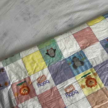 Alt Açma Örtüsünün Görseli Yatağa Geçti, Çarşafımda Leke Oluştu