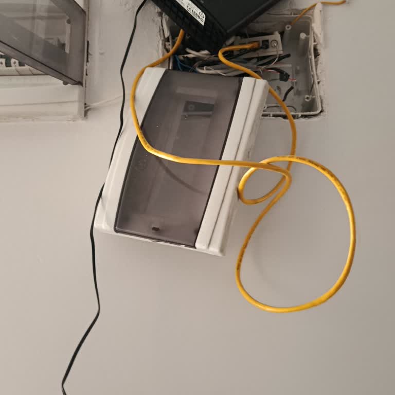 Teknik Ekibin Dikkatsizliği Sonrası Evde Eksik Ve Dağınık Bırakılan Kurulum