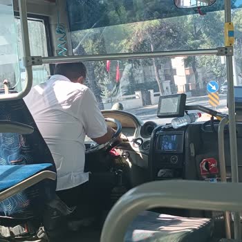 Otobüs Şoförünün Cep Telefonu Kullanımıyla Yolcu Güvenliğini Tehlikeye Atması