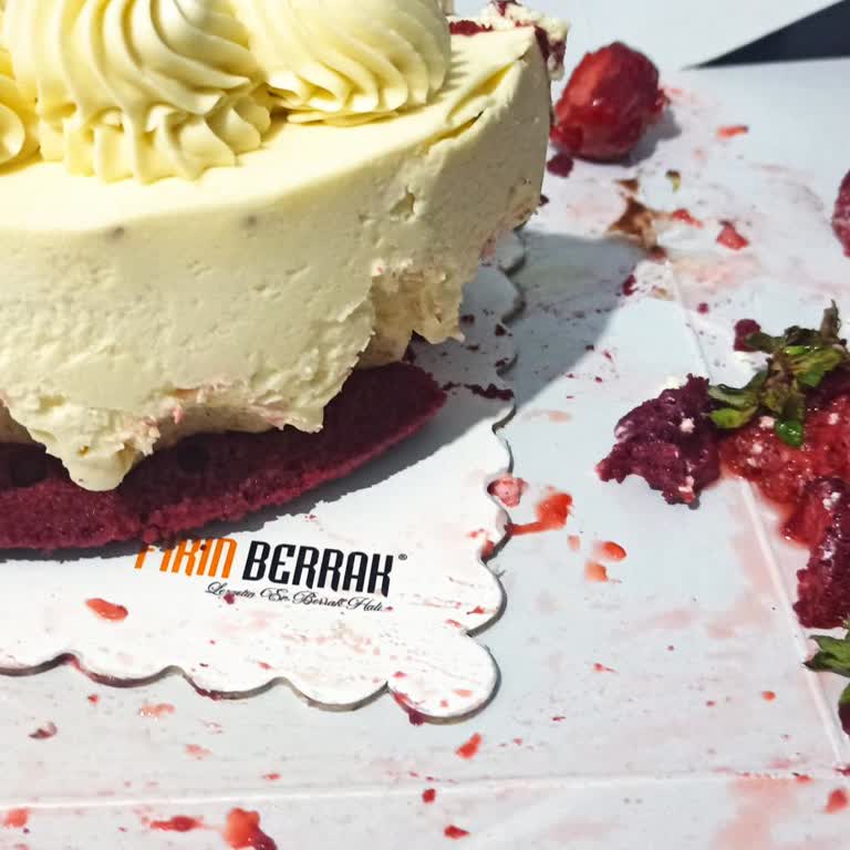 Berrak Fırın Patisserie Küflü Ve Bozuk Pasta Satışı Nedeniyle Mağduriyet