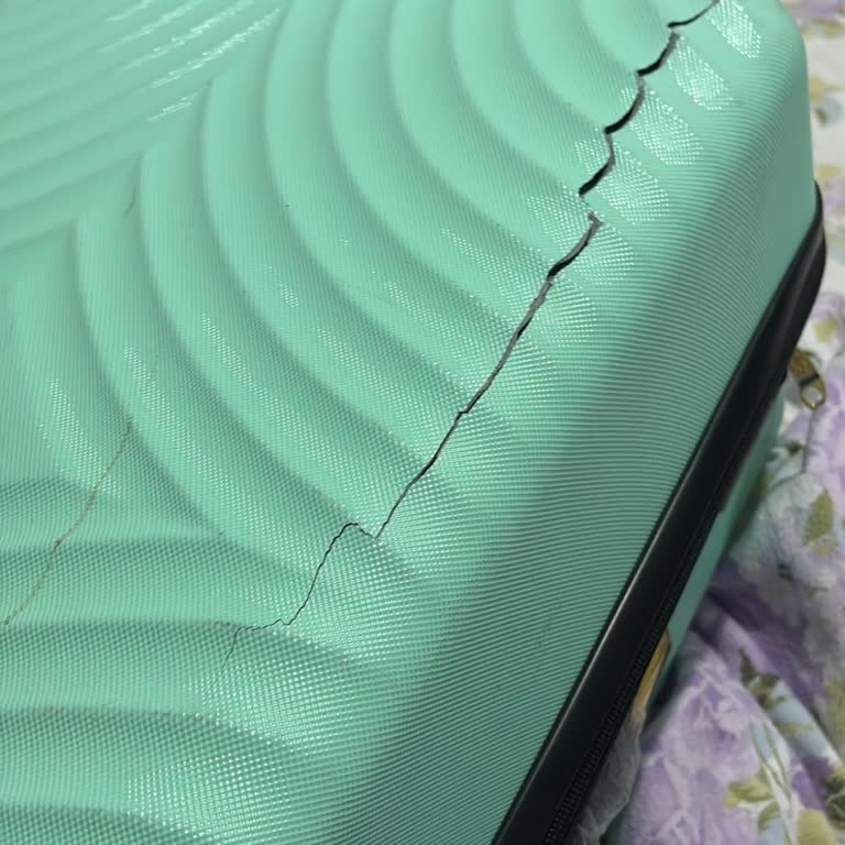 Pegasus Uçuşunda Kırılan Bavul İçin Çözüm Bekliyoruz