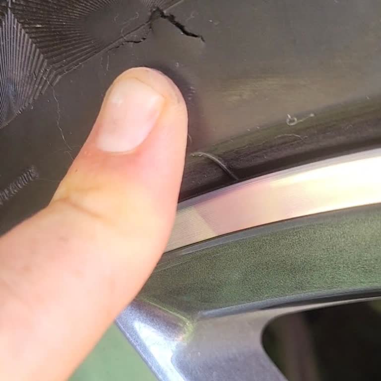 Sıfır Araçta Hasarlı Lastik Ve Eksik Hediyeler, Çözüm Sunulmuyor