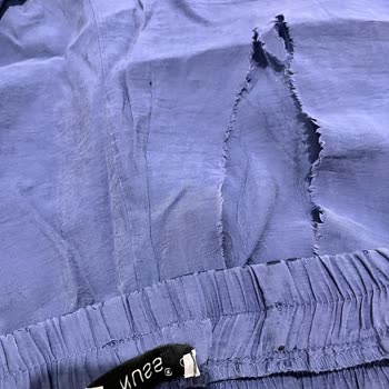 Kısa Sürede Yırtılan Takım Elbise İçin İade Talebi Ve Çözüm Eksikliği