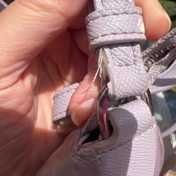 Samsonite Omuz Çantasında Kısa Sürede Deri Soyulması Ve Çözüm Sunulmaması