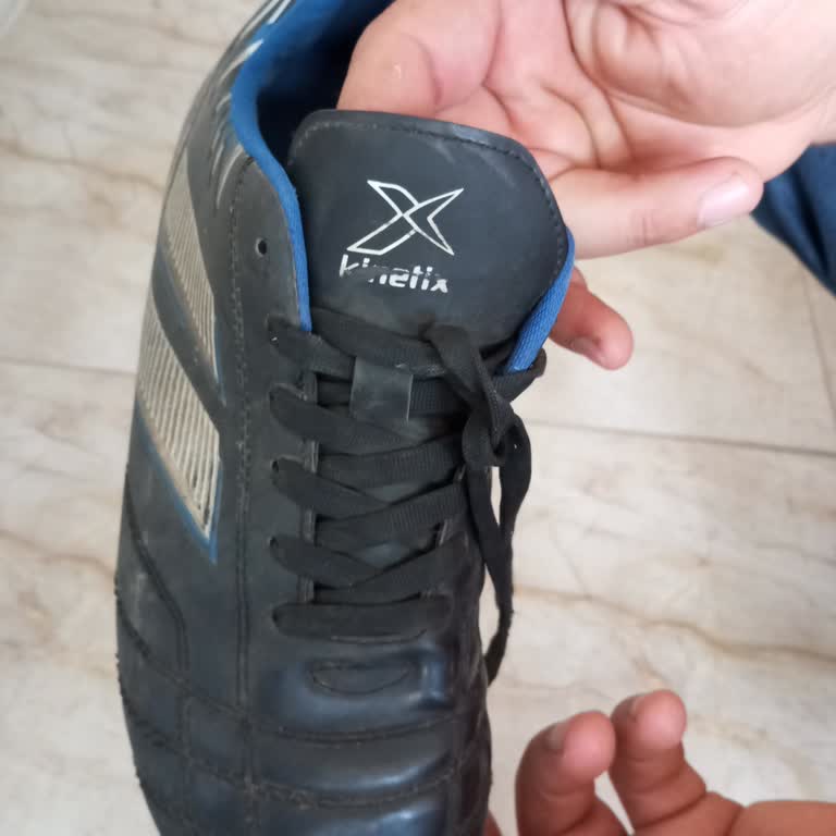 FLO'dan Aldığım Kinetix Halı Saha Ayakkabısı Bir Ayda Açıldı, Mağduriyetim Giderilmiyor