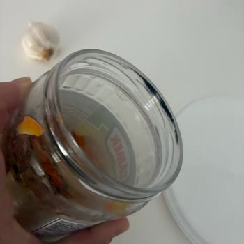 Kavanoz Ürününün Kapağında Siyahlık Ve Güven Sorunu