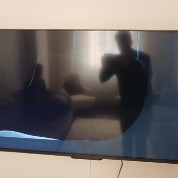 Yeni Alınan TV Kırık Çıktı, Servis Ücret Aldı Ama Çözüm Sunulmadı