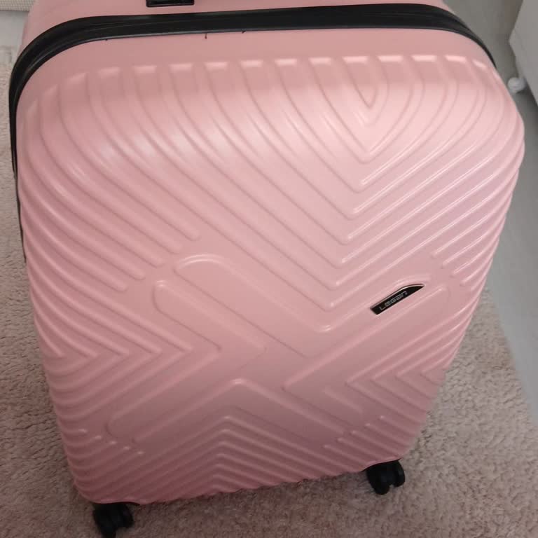 Aynı Valize Farklı Fiyat: Mağaza Zam Açıklaması Yapmıyor