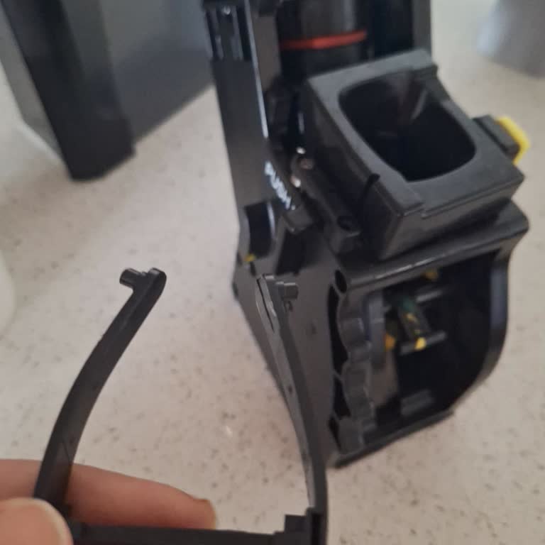 Kahve Makinesi Demleme Ünitesi Parçası Takılamıyor, Kullanım Kılavuzu Yetersiz