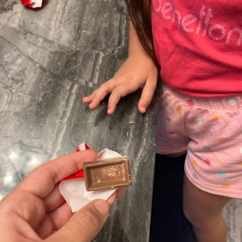 Bozulmuş Ve Tarihi Belirsiz Ülker Napoliten Çikolata Mağduriyeti